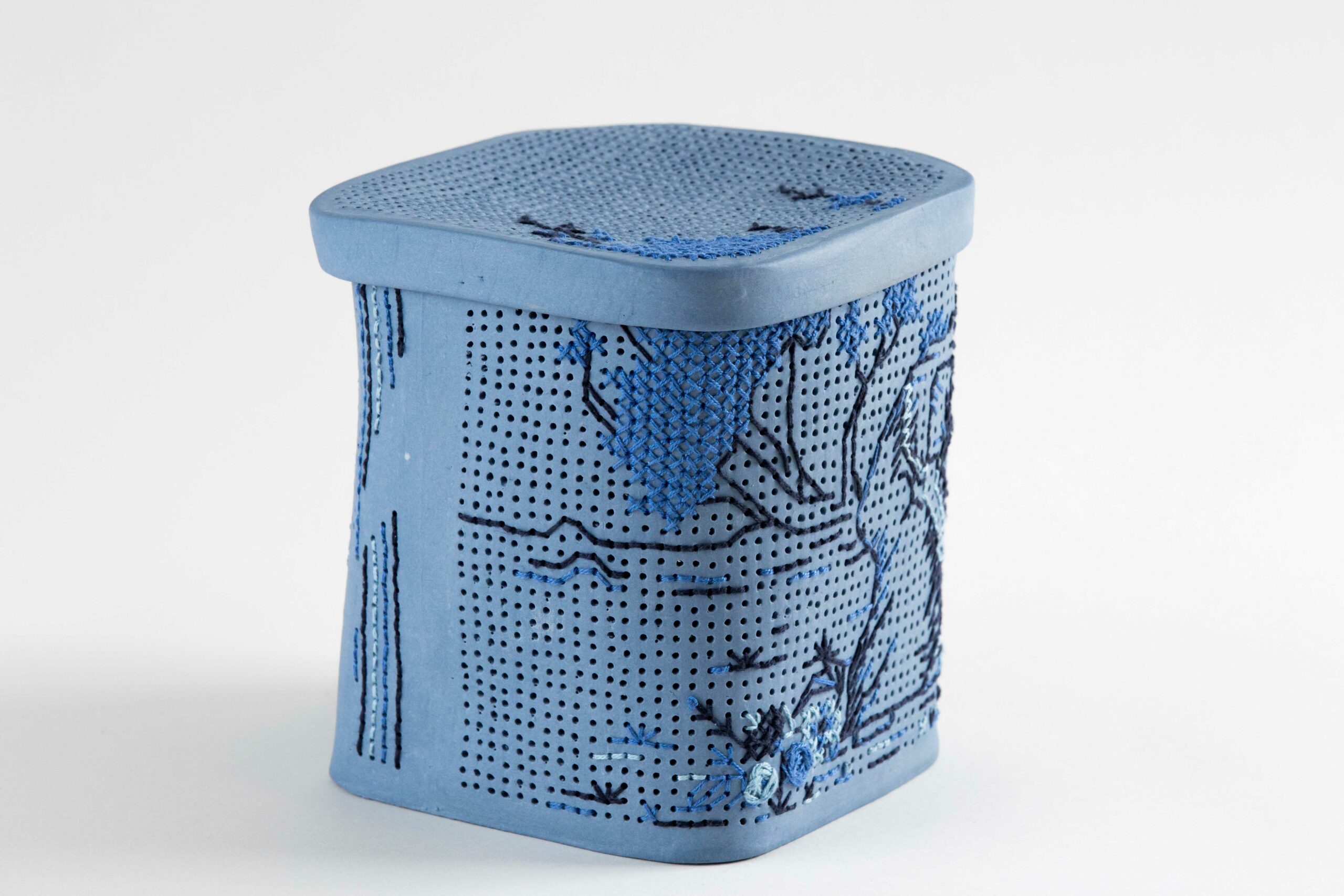 Hand building / lidded vessels / Eliya Levi Yunger